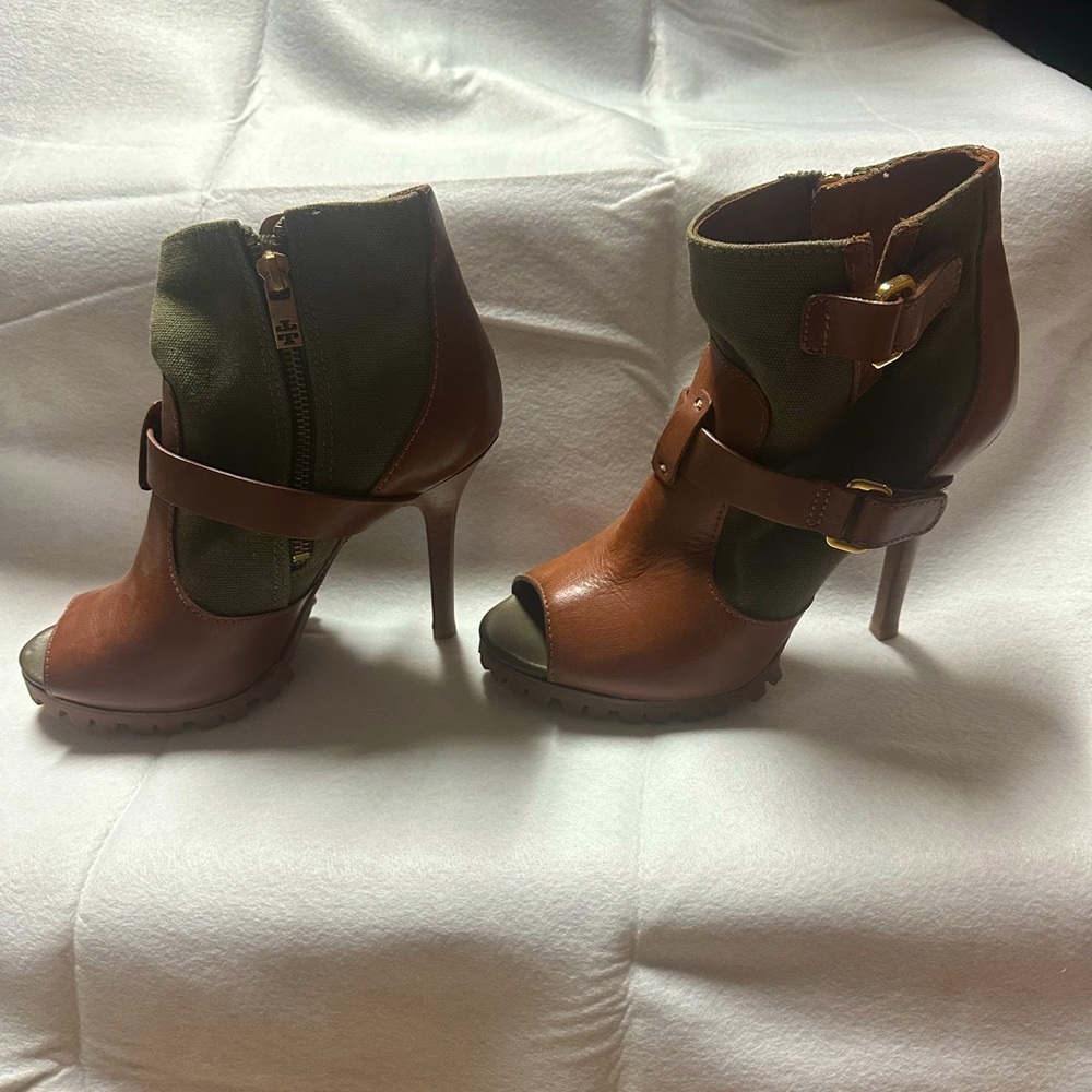 Tori, Burch, Peep toe, high heeled booties. Green fabric, and brown leather